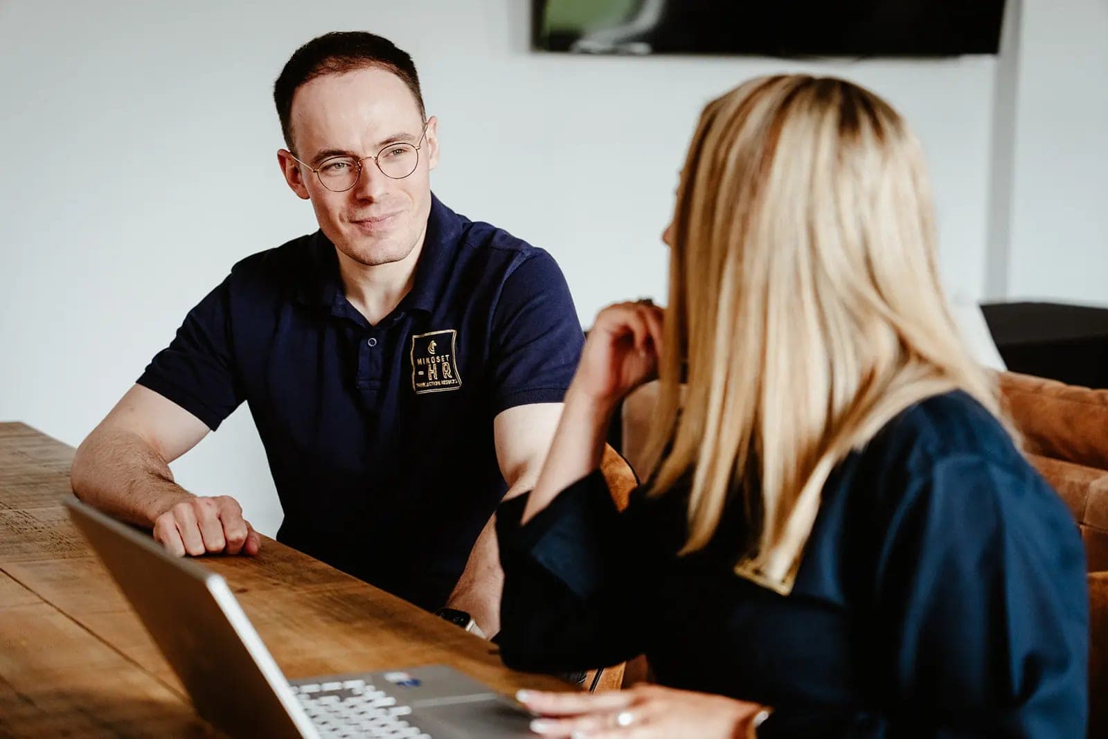 Discussing HR support options with a business owner